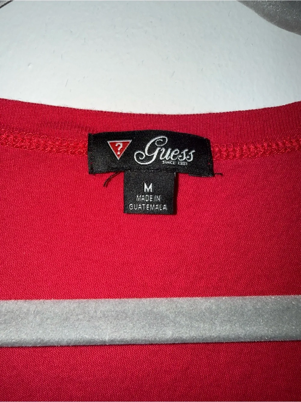 GUESS Women's Red Short-Sleeve V-Neck Logo Tee